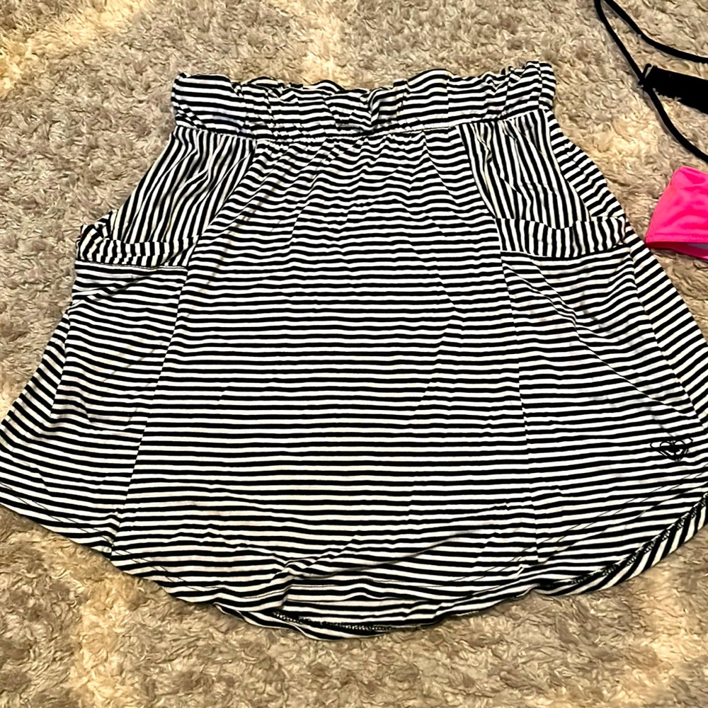 ROXY skirt, size medium - has pockets!